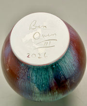 Load image into Gallery viewer, Han Vase in Aurora, 8.75"h (Ben Owen III)