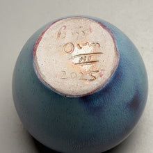 Load image into Gallery viewer, Egg Vase #1 in Aurora, 5"h (Ben Owen III)