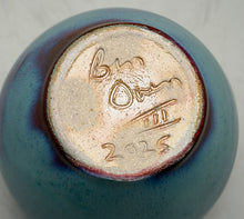 Load image into Gallery viewer, Egg Vase #3 in Aurora, 4"h (Ben Owen III)