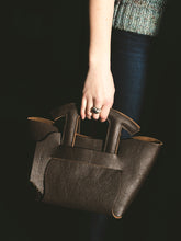 Load image into Gallery viewer, The Busbee Bag - Tea
