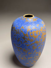 Load image into Gallery viewer, Egg Vase in Stardust Blue, 8.5&quot;h (Ben Owen III)
