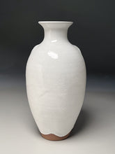 Load image into Gallery viewer, Dogwood Vase in Dogwood White, 12.75&quot;h (Ben Owen III)
