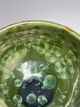Load image into Gallery viewer, Contour Bowl #1 in Lily Pad Green Crystalline, 5.25&quot;dia. (Ben Owen III)
