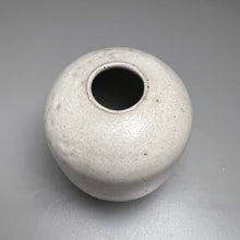 Load image into Gallery viewer, Egg Vase in Dogwood White, 4&quot;h (Ben Owen Sr.)
