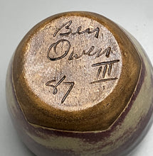 Load image into Gallery viewer, Egg Vase in Mulberry, 4.75&quot;h (Ben Owen III)
