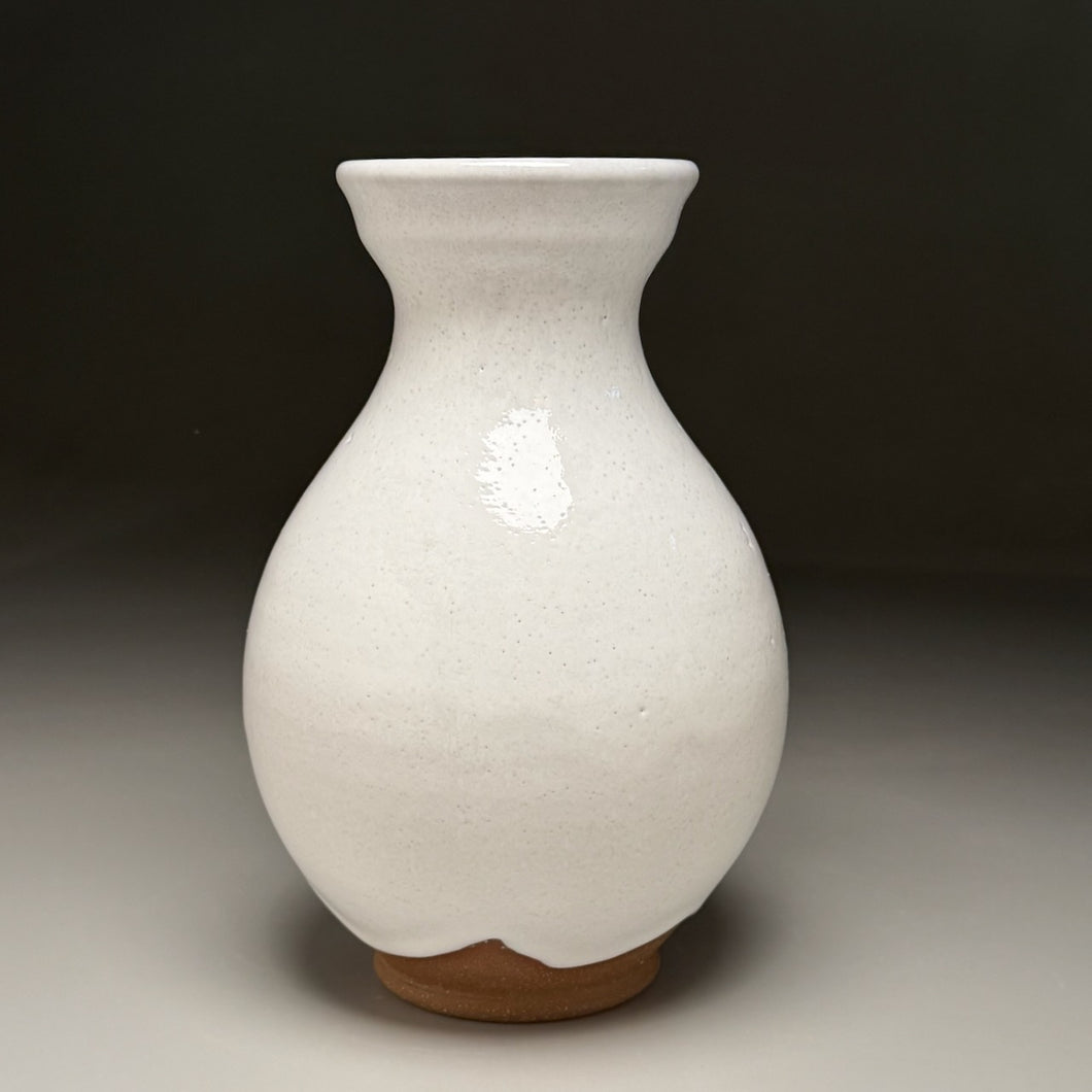 Han Vase in Dogwood White, 9.25